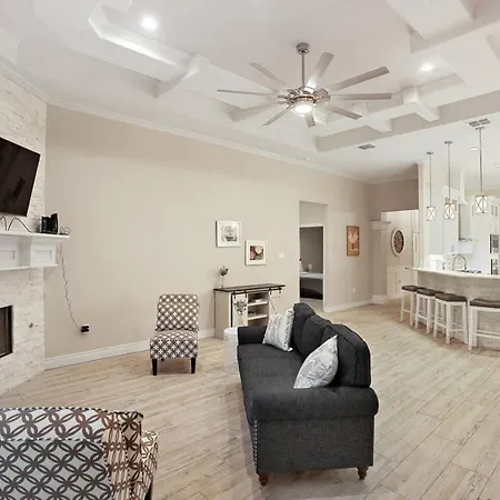303 Perfect For Larger Companies Vila